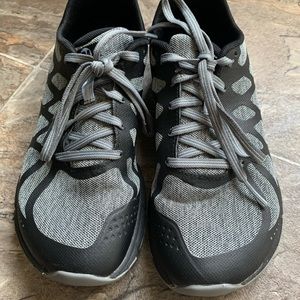 Womens Merrell sneakers 6